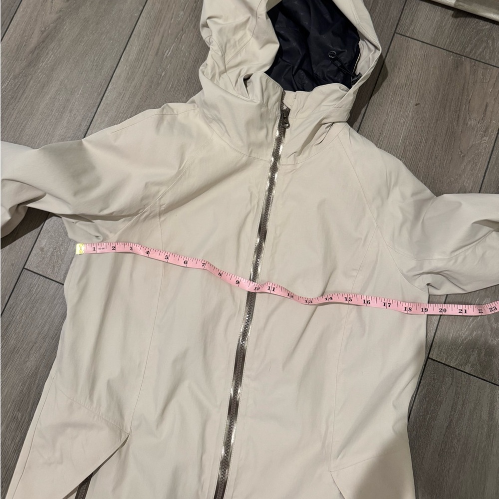 Lululemon Definitely Raining Jacket - Picture 5 of 6